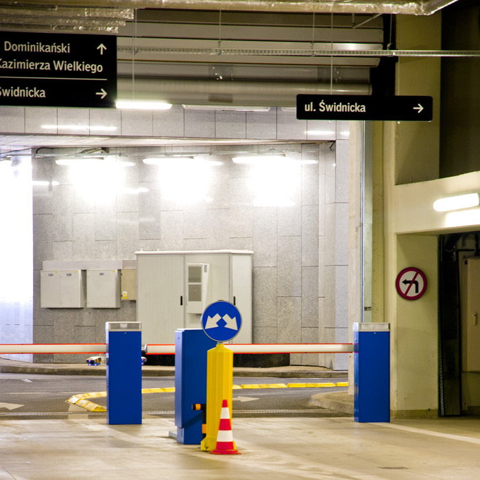 Projekt organizacji ruchu na parkingu podziemnym przy NFM we Wrocławiu