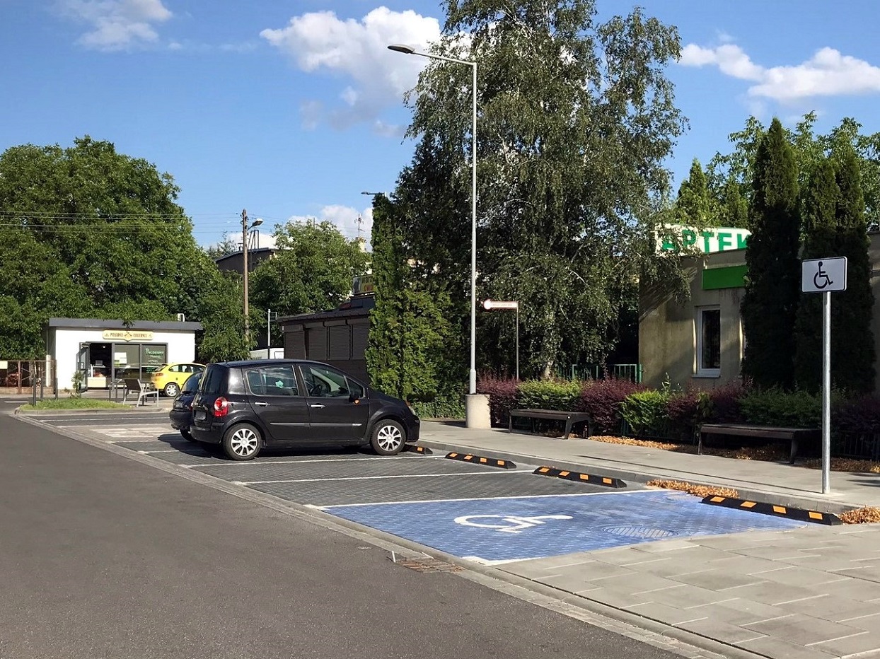 Poznań: Odnowiony plac służy już mieszkańcom
